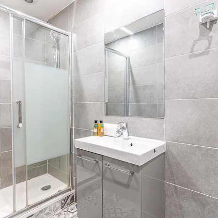 Urban Flat 18 - 2 Bedrooms Flat In