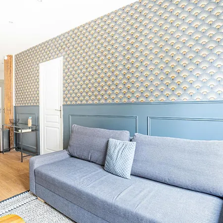 Apartment Urban Flat 18 - 2 Bedrooms Flat In *